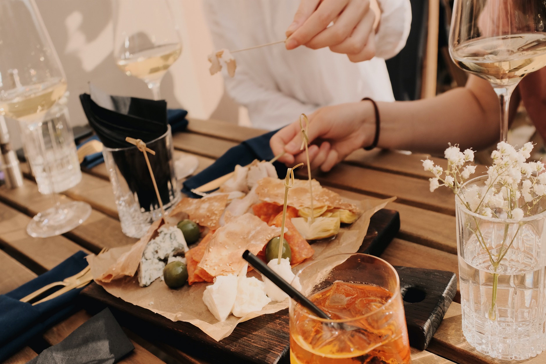 Aperitif auf italienische Art: die Geheimnisse eines perfekten Aperitivo Aperitif auf italienische Art: die Geheimnisse eines perfekten Aperitivo